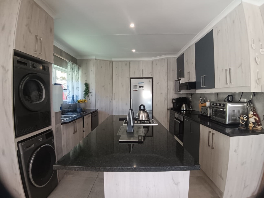 To Let 3 Bedroom Property for Rent in Cola Beach Western Cape